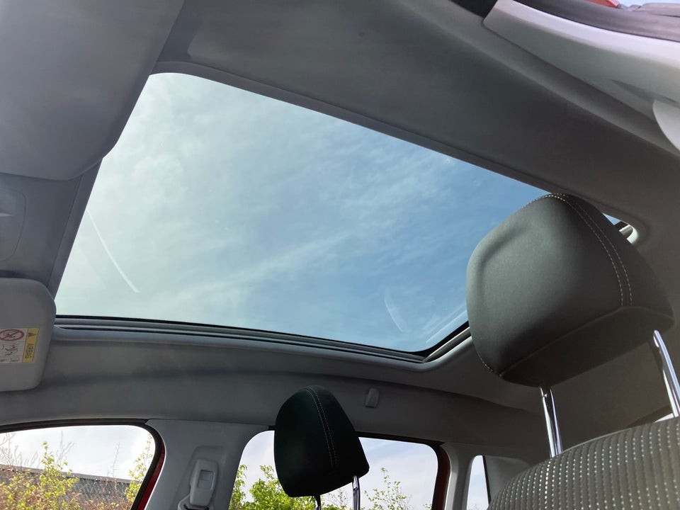 Peugeot 2008 1,2 e-THP 110 Desire Sky 5d