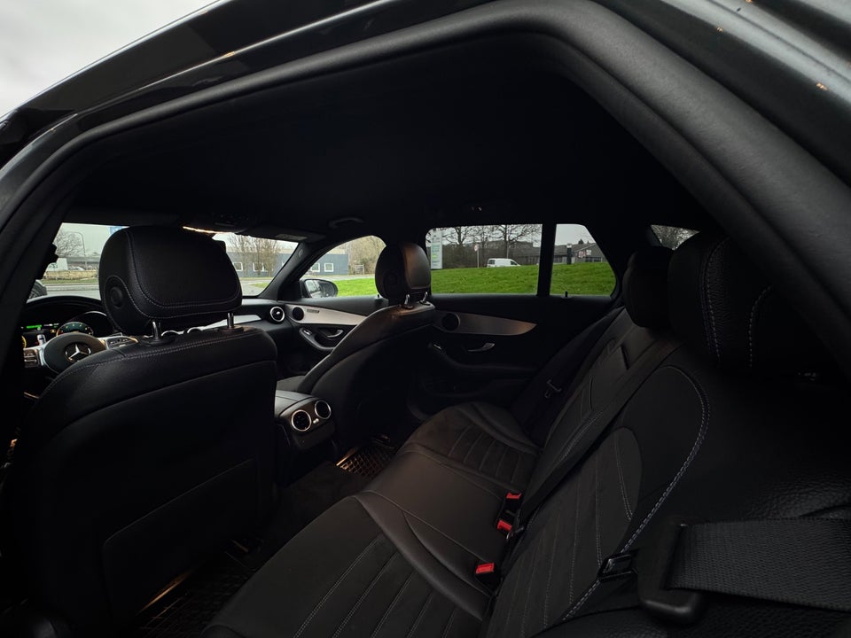 Mercedes C300 de 2,0 AMG Line stc. aut. 5d