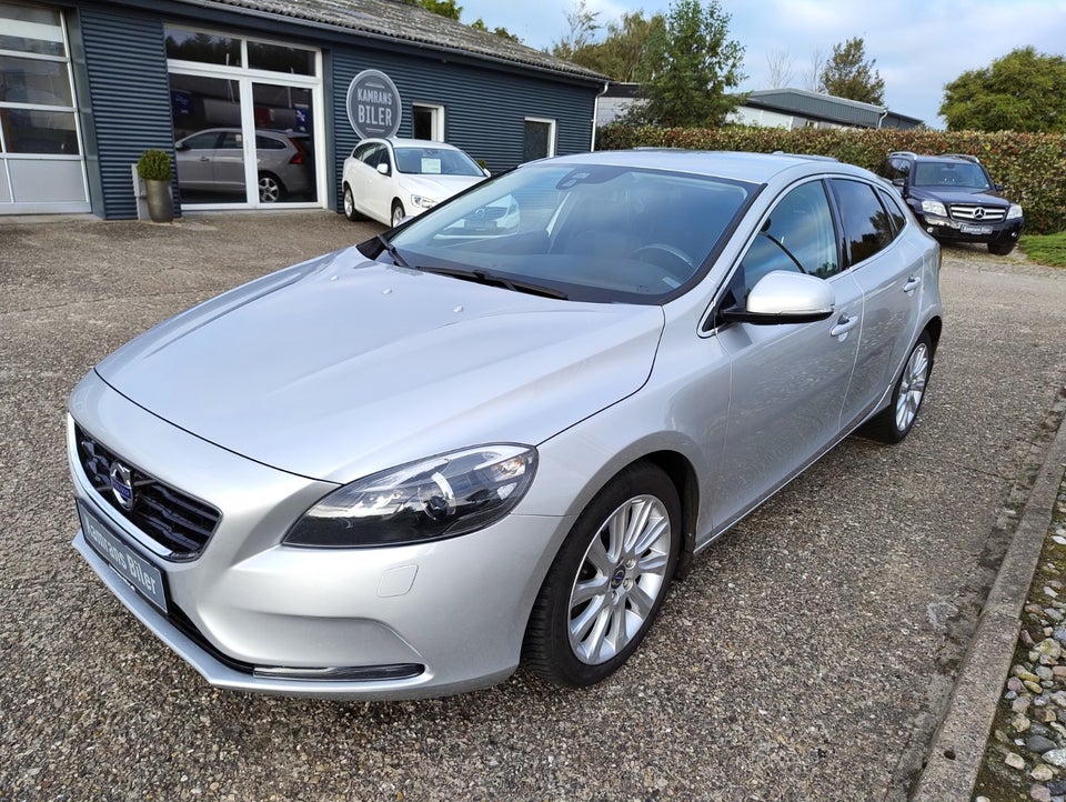 Volvo V40 1,6 D2 115 R-Design aut. 5d