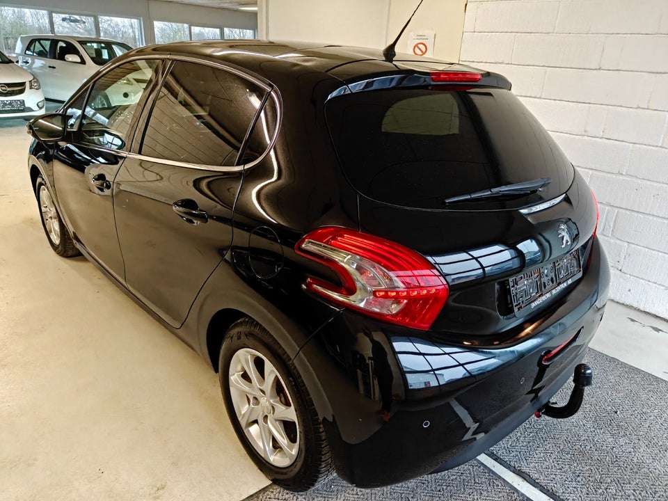 Peugeot 208 1,2 VTi Allure 5d