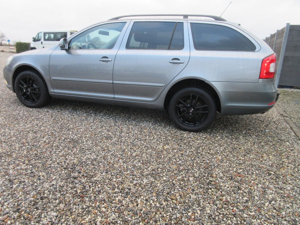 Skoda Octavia 1,6 TDi 105 Ambiente Combi 5d