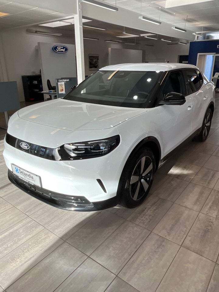 Ford Capri 82 Select Extended Range 5d