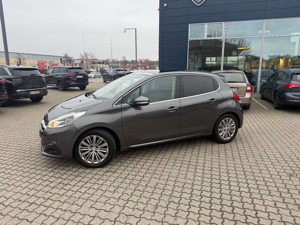 Peugeot 208 1,2 PureTech 82 Allure Sky 5d