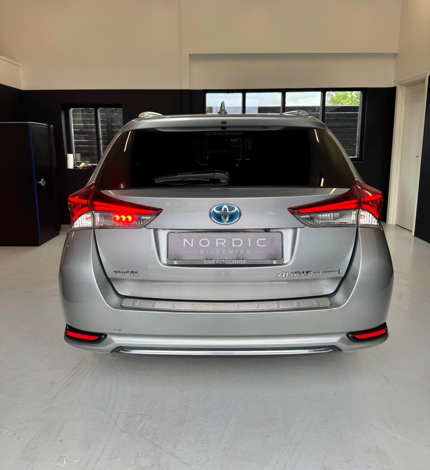 Toyota Auris 1,8 Hybrid H2 Comfort Touring Sports CVT 5d