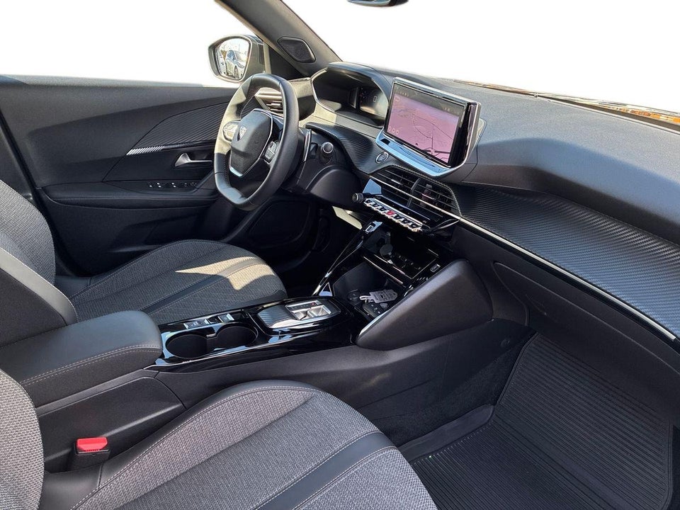 Peugeot 2008 1,2 PureTech 130 First Selection EAT8 5d
