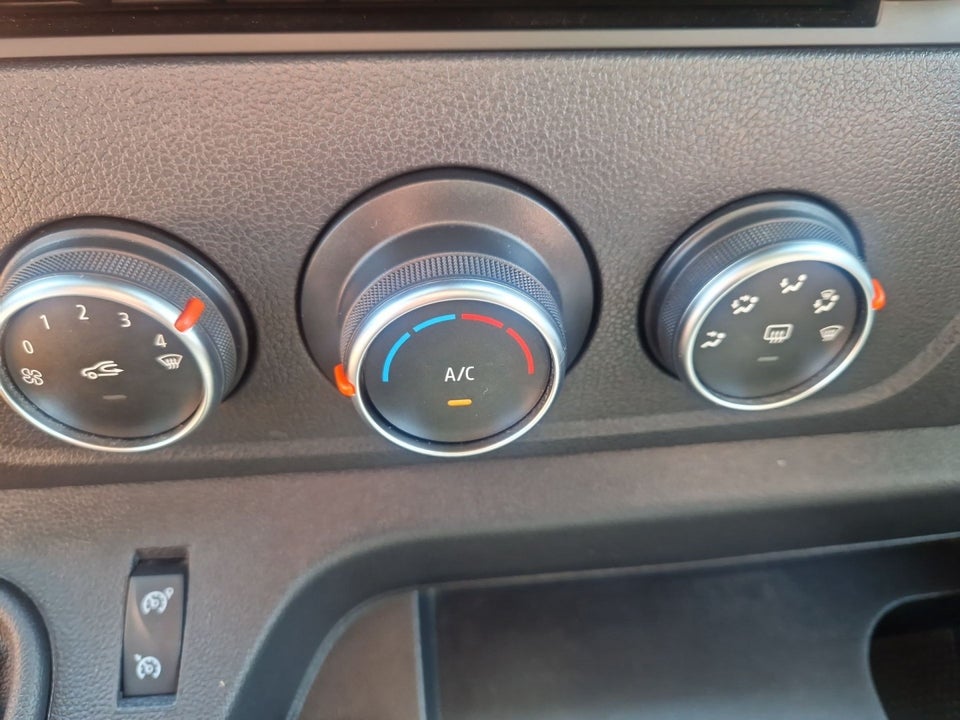 Renault Master IV T35 2,3 dCi 145 L4H2 Kassevogn RWD