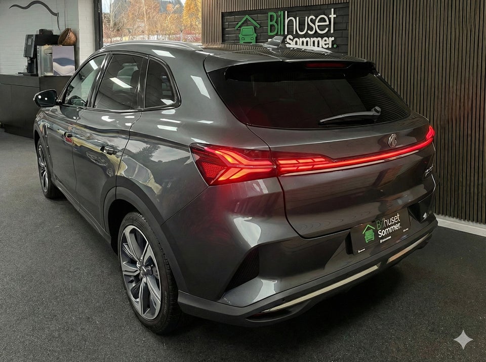 MG Marvel R Luxury 5d