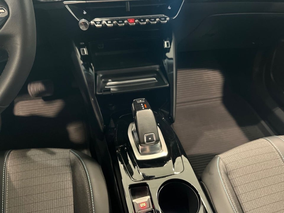 Peugeot 2008 1,2 PureTech 130 Selection Tech 5d