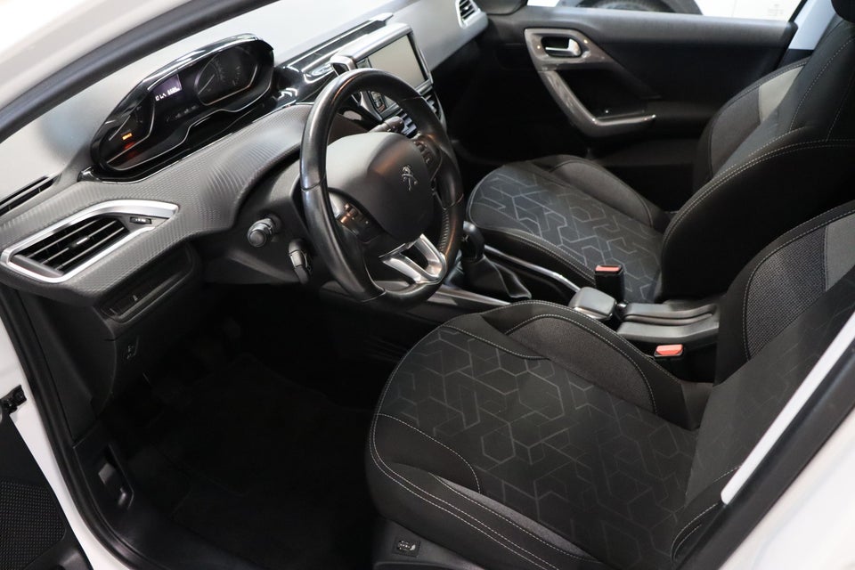 Peugeot 2008 1,2 VTi 82 Active 5d