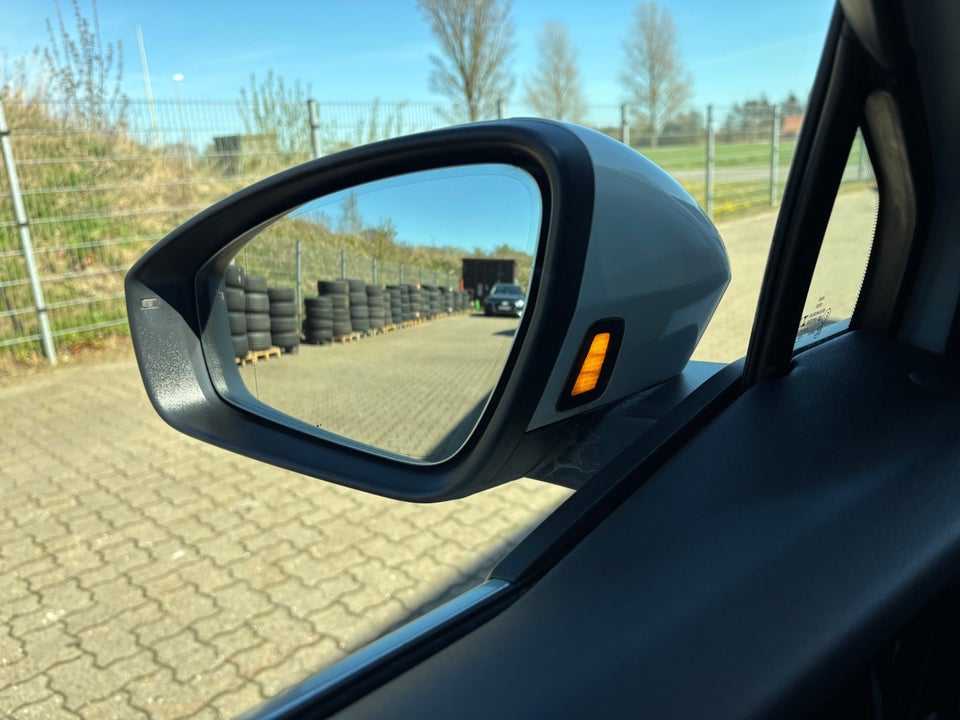 Audi Q4 e-tron 50 S-line quattro 5d