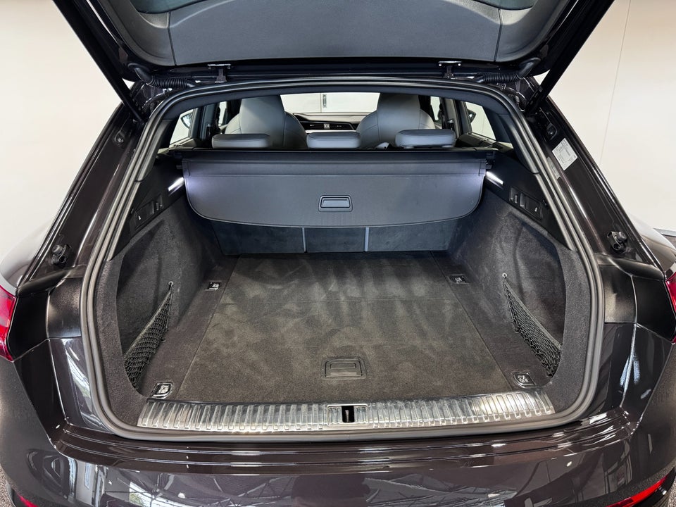 Audi Q8 e-tron 55 Advanced S-line quattro 5d