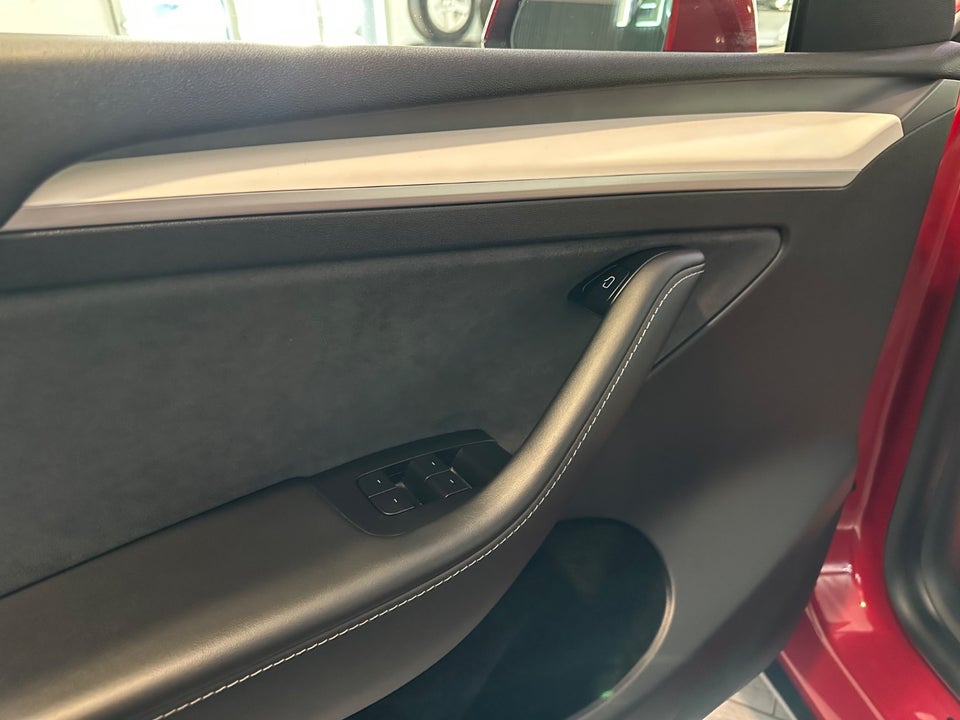 Tesla Model Y Long Range AWD 5d