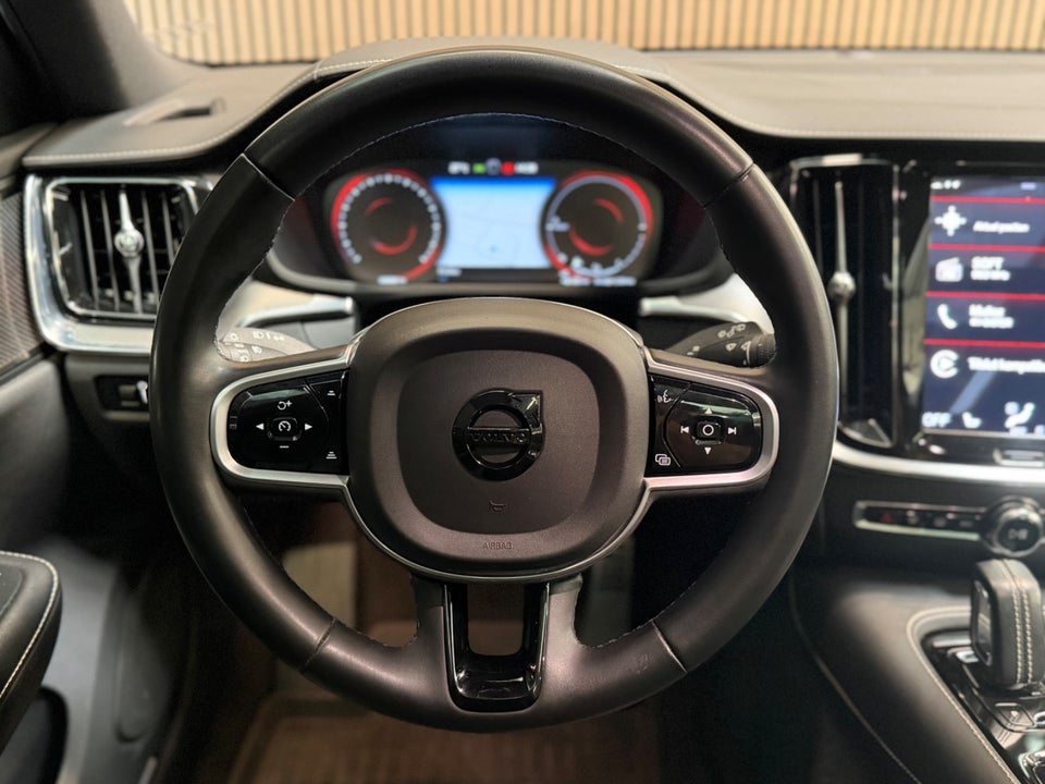 Volvo V60 2,0 T6 ReCharge R-Design aut. AWD 5d
