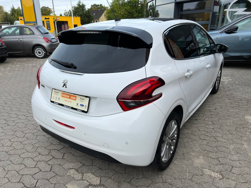 Peugeot 208 1,6 BlueHDi 100 Allure Sky 5d