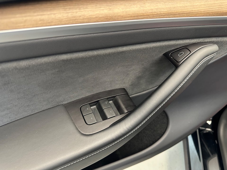 Tesla Model Y Long Range AWD 5d