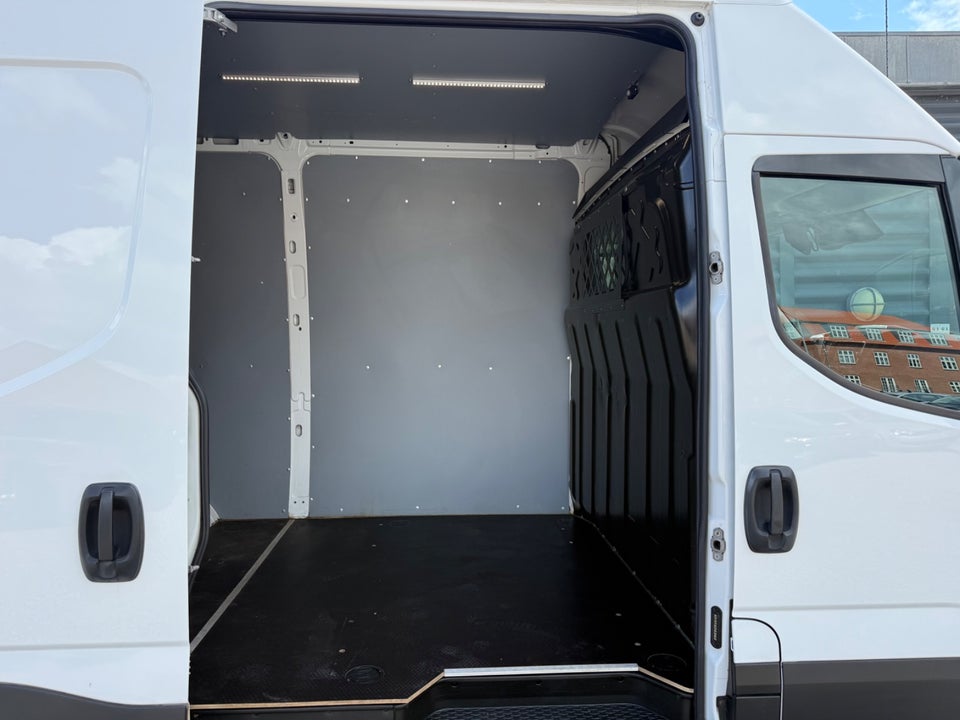 Iveco Daily 3,0 35S18 12m³ Van AG8