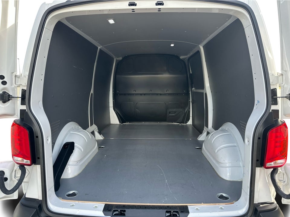 VW Transporter 2,0 TDi 150 Kassevogn DSG lang