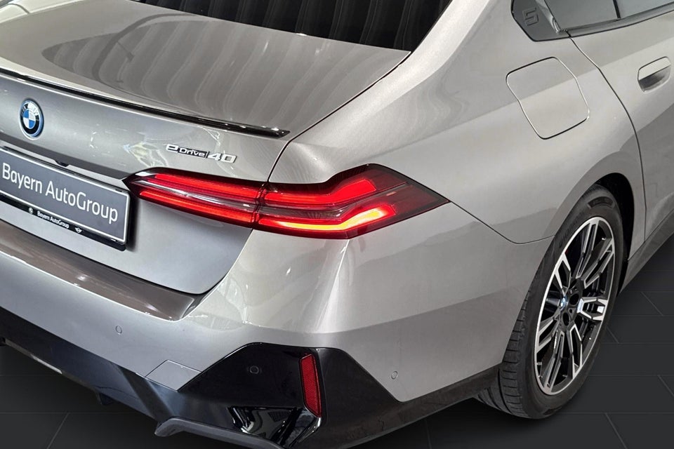 BMW i5 eDrive40 Fully Charged M-Sport 4d