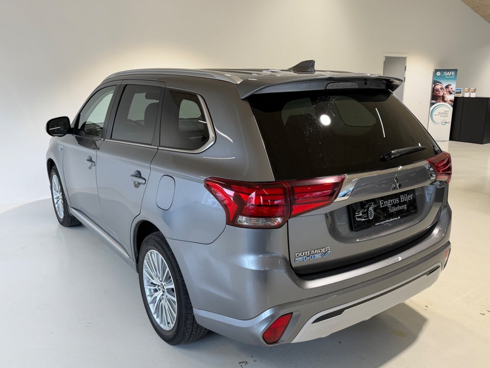 Mitsubishi Outlander 2,4 PHEV Instyle CVT 4WD 5d