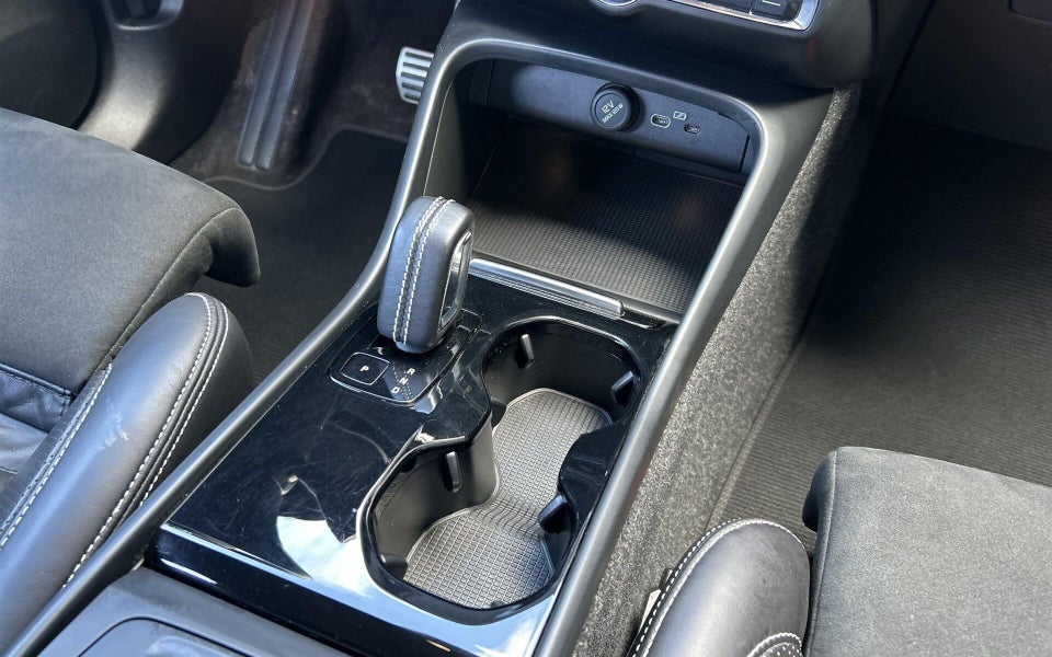 Volvo XC40 P8 ReCharge Twin R-Design 5d
