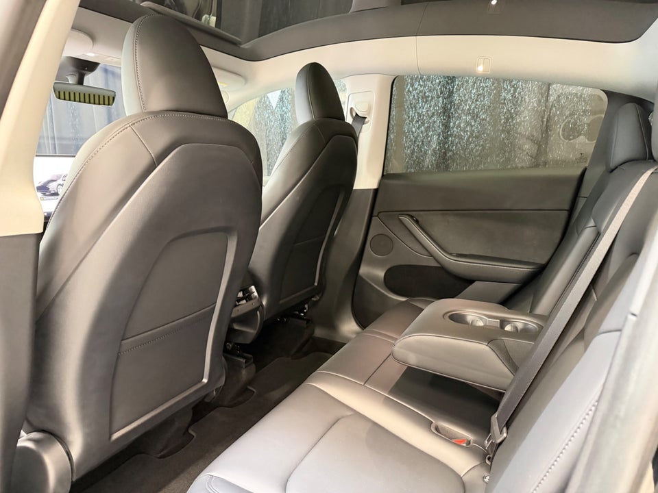 Tesla Model Y RWD 5d