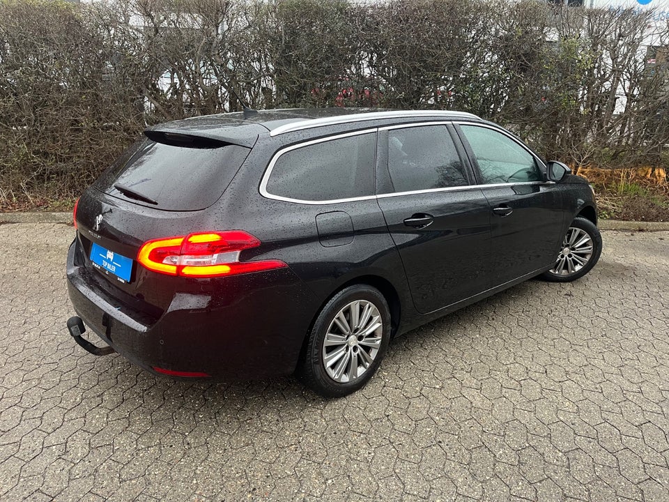 Peugeot 308 1,2 e-THP 130 Allure Sky SW 5d