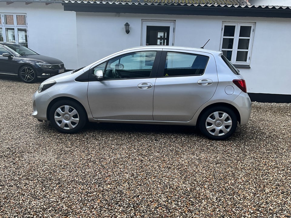 Toyota Yaris 1,0 VVT-i T2 Komfort 5d
