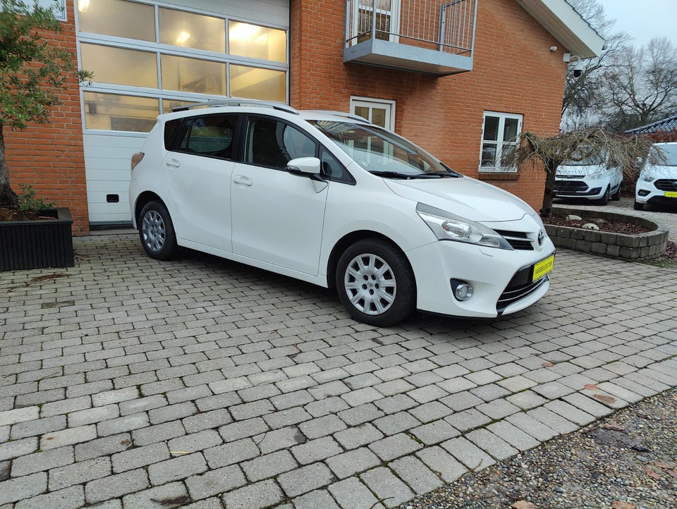 Toyota Sportsvan 1,6 D-4D T2 Vision 5d