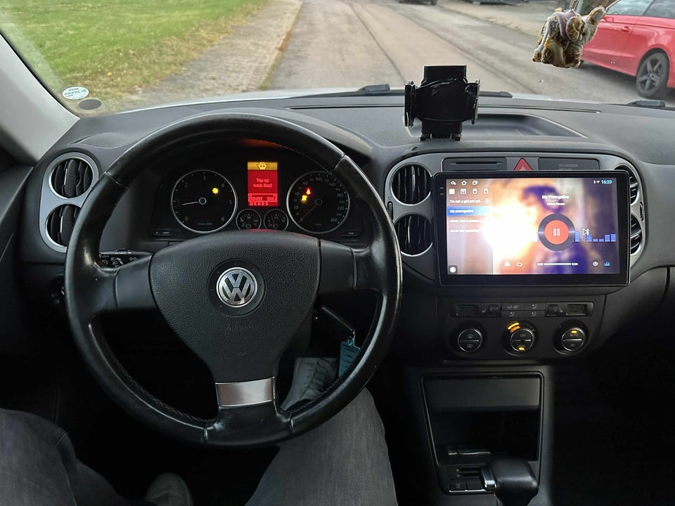 VW Tiguan 2,0 TDi 140 Track & Field Tiptr. 4Motion Van 5d