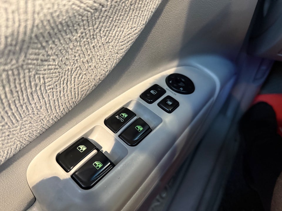 Hyundai Sonata 3,3 V6 aut. 4d