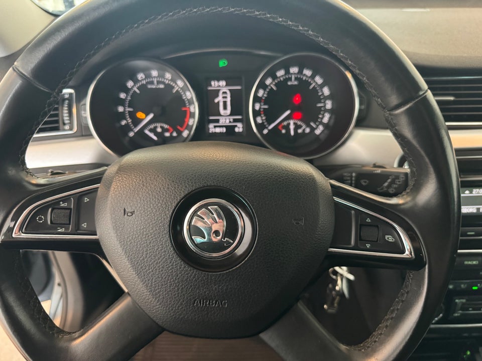 Skoda Superb 2,0 TDi 140 Elegance Combi 5d
