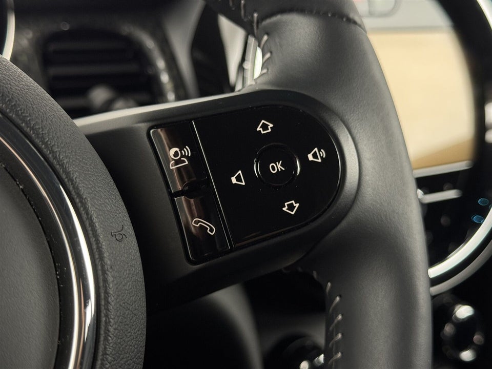 MINI Cooper SE Essential 3d