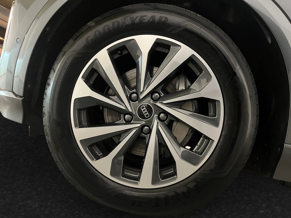 Audi Q6 e-tron S-line quattro 5d