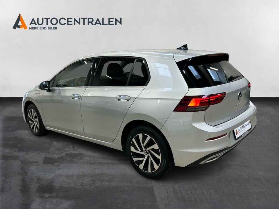 VW Golf VIII 1,4 eHybrid DSG 5d