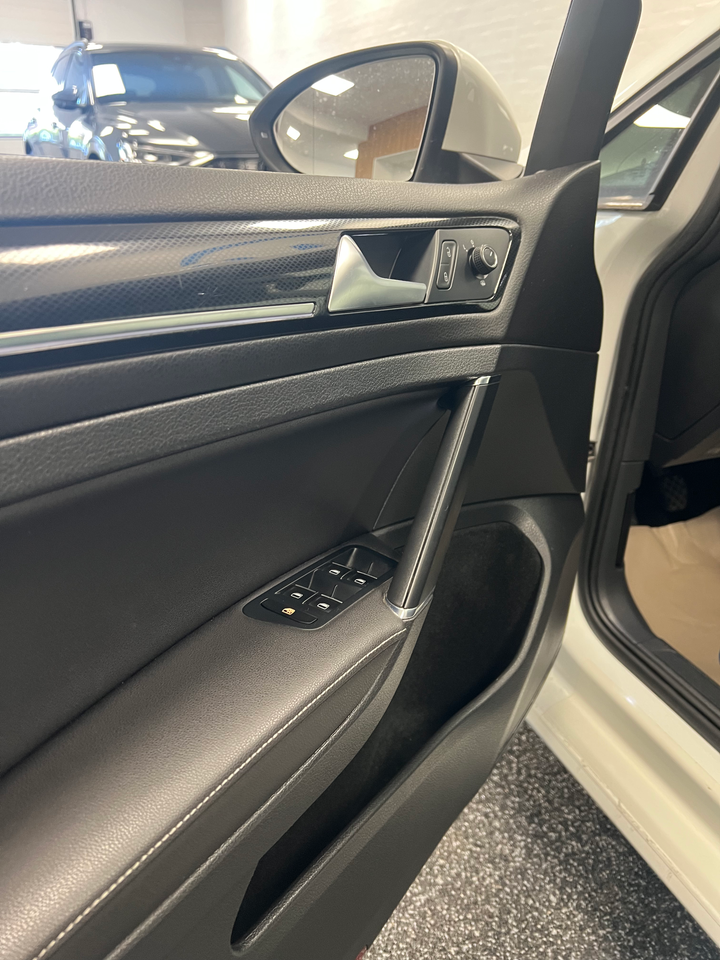 VW Golf VII 2,0 TDi 150 Highline BMT 5d