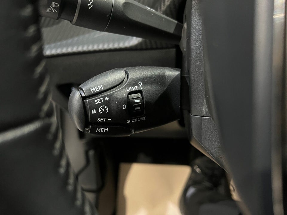 Peugeot e-2008 50 Allure 5d