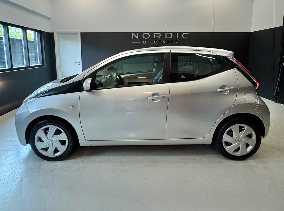 Toyota Aygo 1,0 VVT-i x-play x-touch 5d