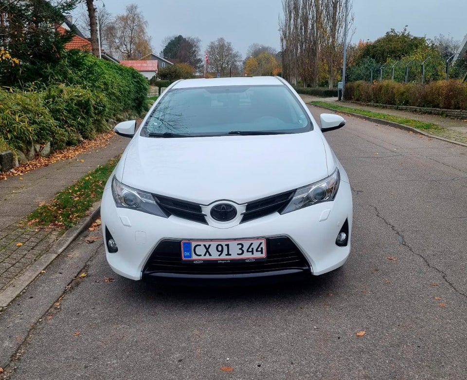 Toyota Auris 1,6 T2 Premium 5d