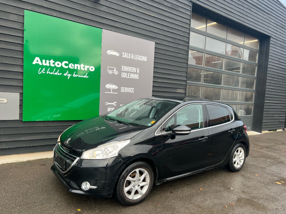 Peugeot 208 1,2 VTi Allure Sky 5d