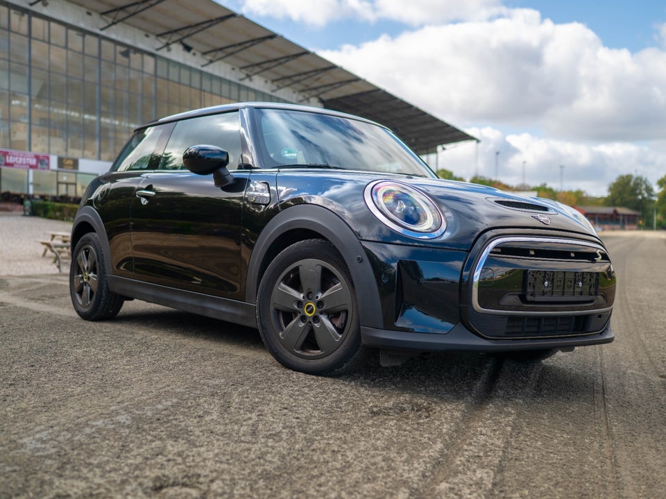 MINI Cooper SE Essential 3d
