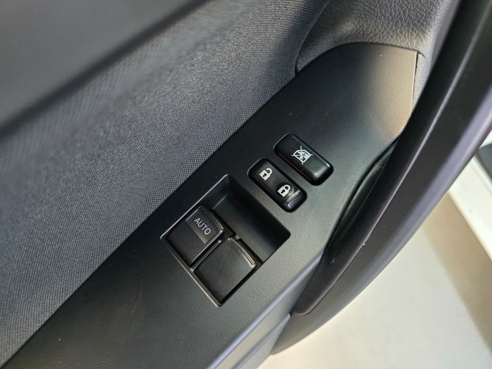 Toyota Auris 1,8 Hybrid H1 CVT 5d