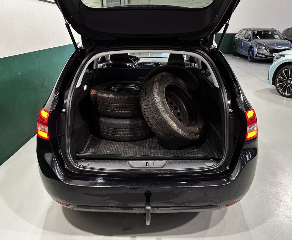 Peugeot 308 1,6 BlueHDi 120 Allure Sky SW EAT6 5d