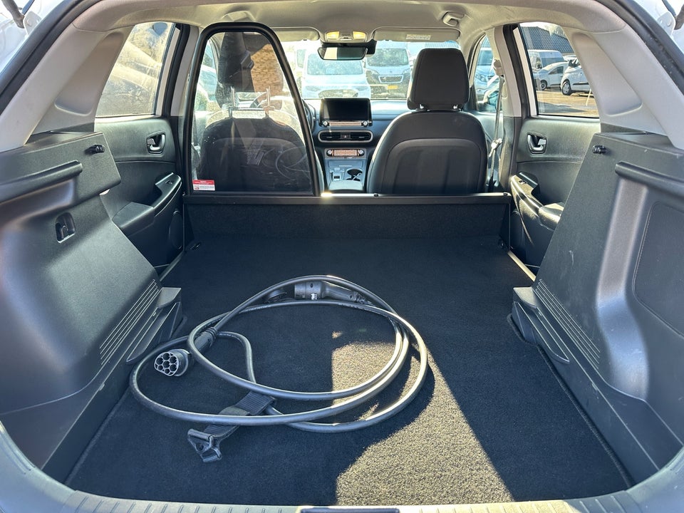 Hyundai Kona 64 EV Essential Van 5d