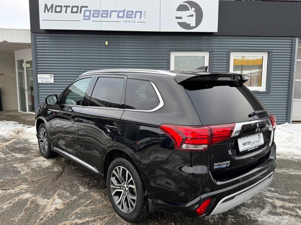 Mitsubishi Outlander 2,4 PHEV Instyle CVT 4WD 5d