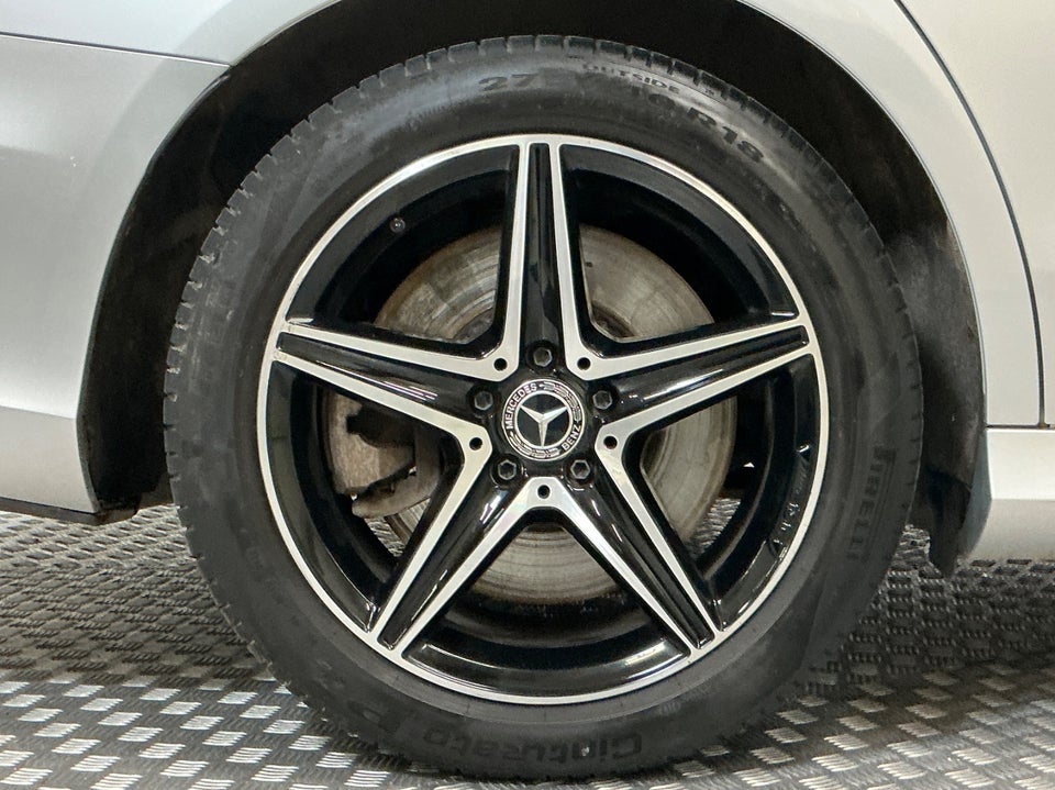 Mercedes E300 de 2,0 AMG Line stc. aut. 5d