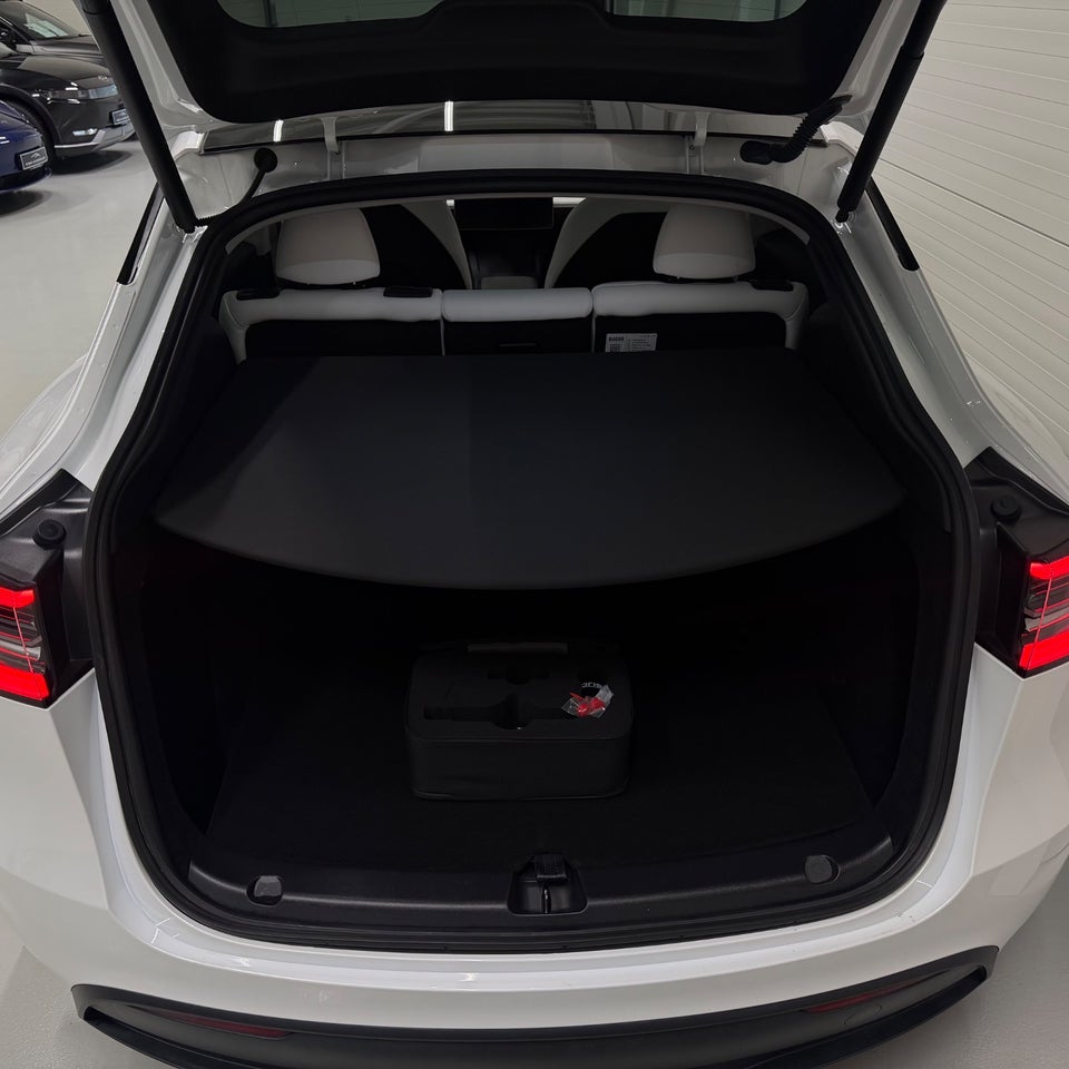 Tesla Model Y Long Range AWD 5d