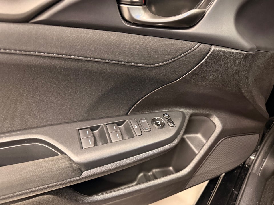 Honda Civic 1,0 VTEC Turbo Elegance CVT 5d