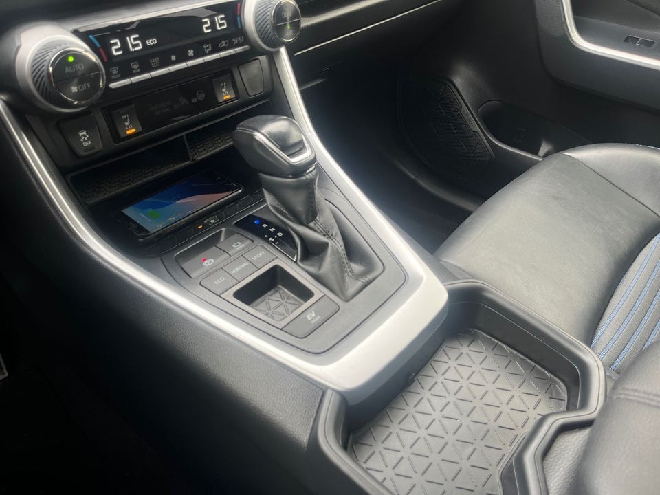 Toyota RAV4 2,5 Hybrid H3 Style MDS 5d
