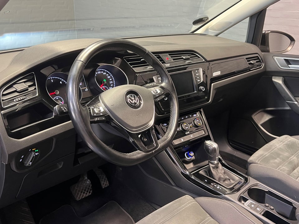 VW Touran 1,6 TDi 115 Highline DSG 7prs 5d
