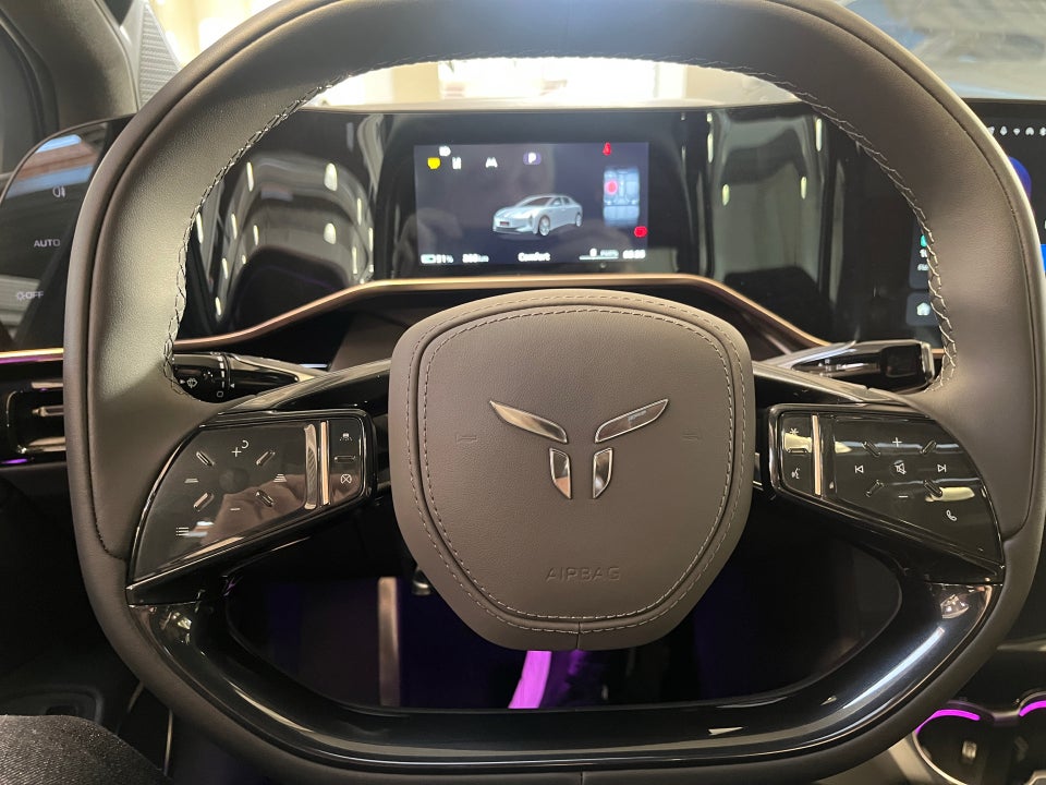 Hongqi EH7 111 Exclusive 4d